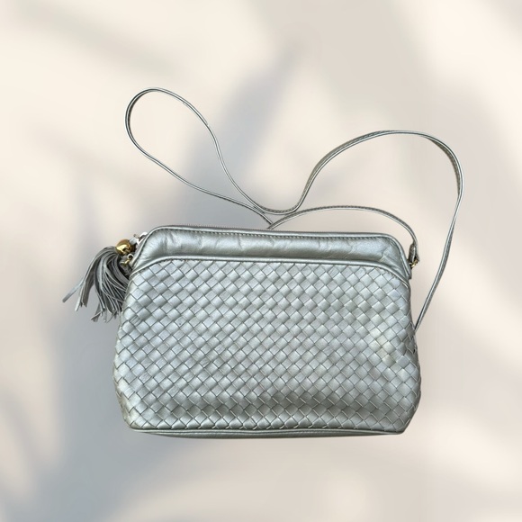 Vintage GANSON Silver Metalic Woven Leather Crossbody Bag With Tassel - Picture 5 of 11